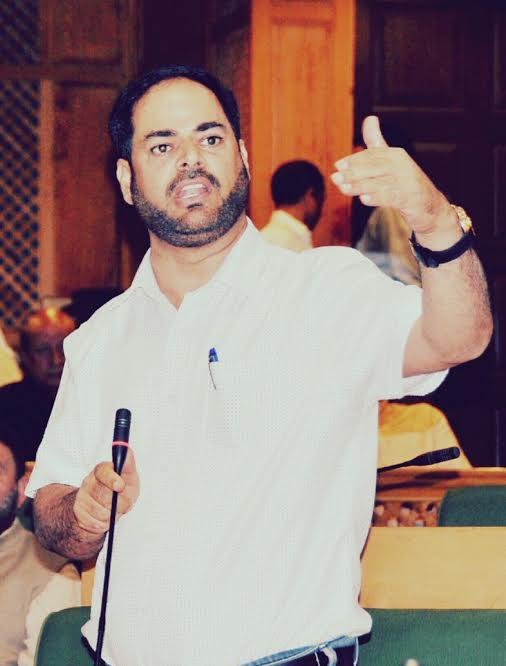 Vikar Rasool cautions Govt to improve facilities in health sector